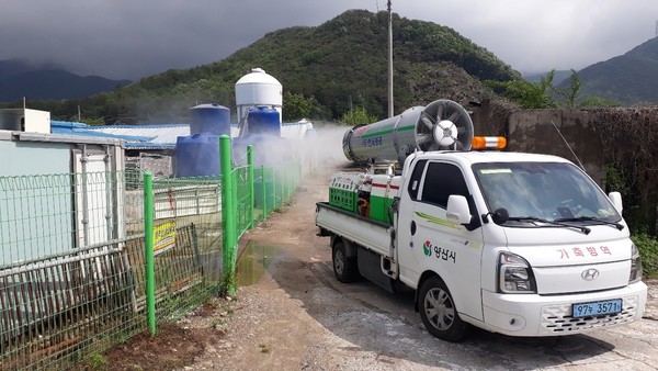 시는 지난해 10월부터 상황실과 24시간 비상대응체계를 마련해 7년 연속 고병원성 AI 발생 제로를 이뤘다. /사진제공=양산시 