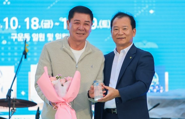 유재광 의원, ‘군들 청룡문화제’ 감사패 /사진제공=수원시의회