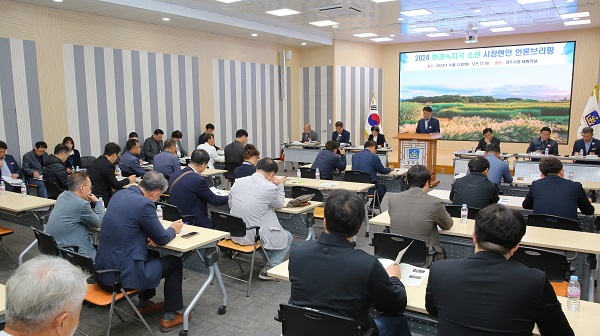 환경녹지국 소관 언론브리핑을 하는 박효철 국장  /사진제공=경주시