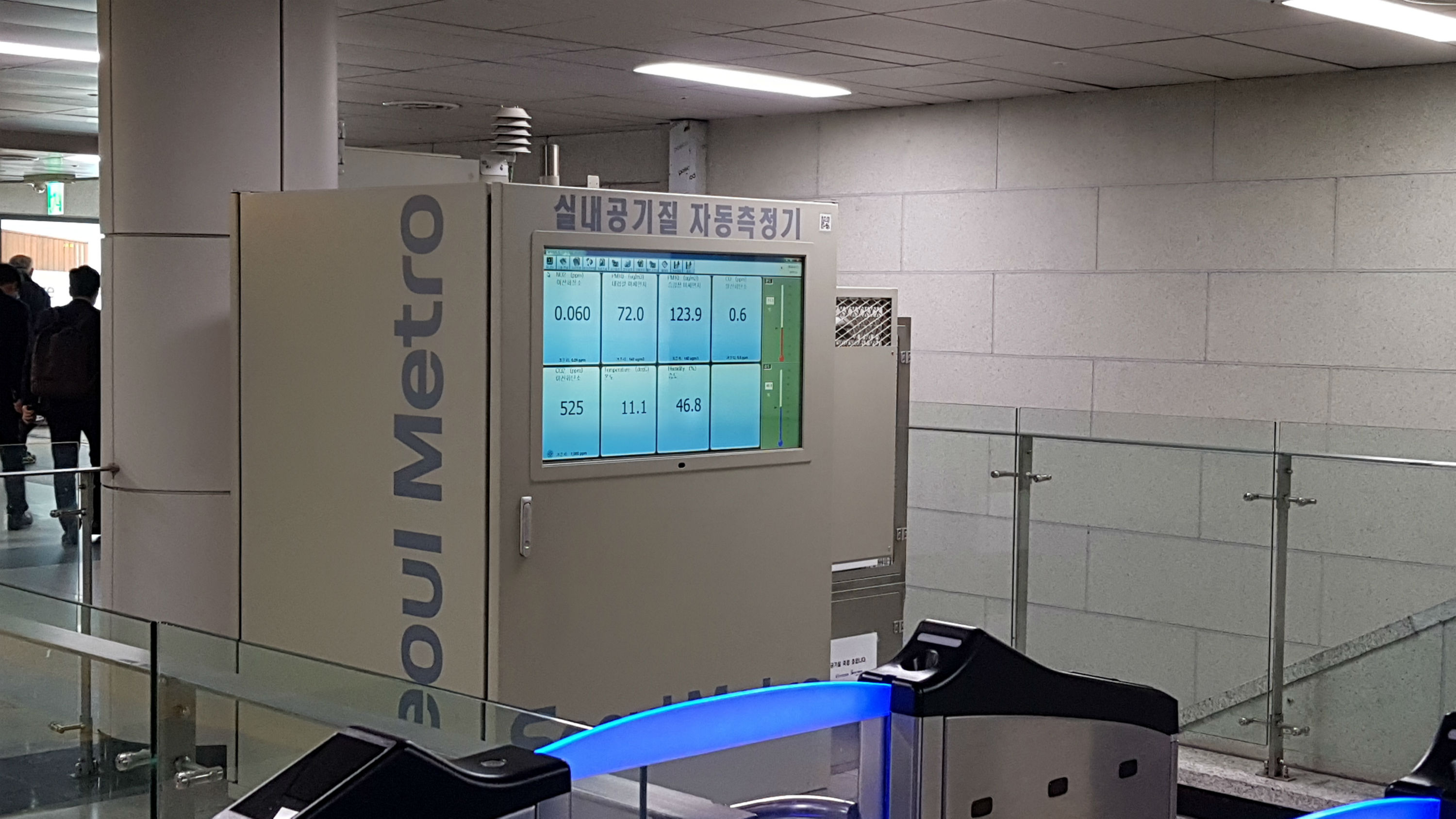 서울 지하철 공기질이 유독 나쁜 것은 오래된 환기설비 탓인데, 이를 개량할 예산은 해마다 줄어들고 있었다. 