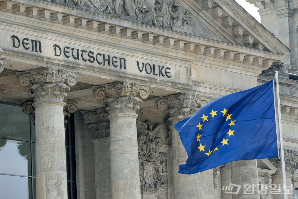 탄소국경조정제도(EU CBAM)에 따라 유럽연합 수입업자는 역외 수출기업의 협조를 받아 수입제품별(철강, 알루미늄, 비료, 수소, 시멘트, 전력 6개 품목) 온실가스 배출량을 산정해 유럽연합에 보고서를 제출해야 한다.