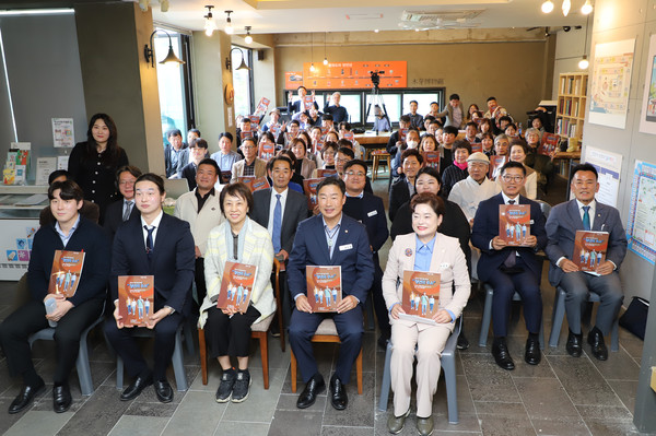 여주시의회 이상숙 의원, 제13회 의정포럼 “청년의 주소” 개최 단체 사진 /사진제공=여주시의회