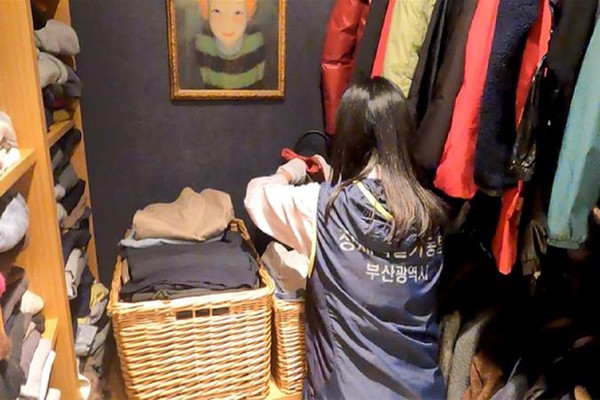 시는 고액 체납자의 가택을 수색해 귀금속 등을 현장에서 압류, 체납자로부터 2000만원을 추가 징수했다고 밝혔다. /사진제공=부산시 