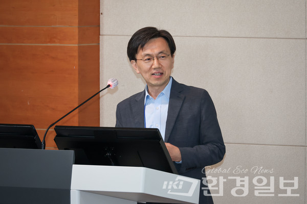 현승훈 교수는 토양의 생태적 기능과 구조가 유지돼야만 생태적 안정성을 확보할 수 있으며, 토양 보호와 회복을 위한 관리 방안이 필요하다고 강조했다. /사진=이다빈 기자