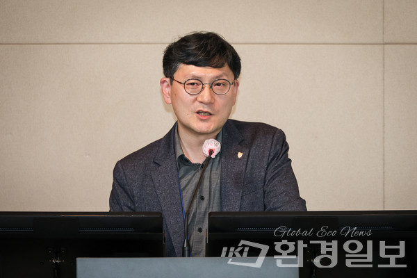 권 교수는 플라스틱 첨가제와 미세플라스틱이 환경으로 누출되며 생태계에 잠재적인 위협이 되고 있다고 경고했다. /사진=이다빈 기자