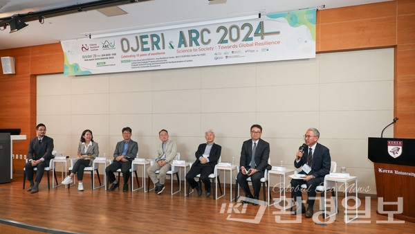 이어린 라운드테이블 세션에서는 김익수 환경일보 대표가 좌장을 맡아 TNFD와 TCFD를 주제로 토론을 진행했다. /사진=이다빈 기자