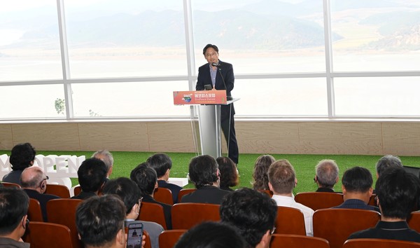 '에코피스(ECO PEACE) 포럼' 개회식에서 환영사를 하는 오후석 행정2부지사 /사진제공=경기도