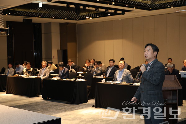 김기홍 교수는 첨단 기술과 동해안 항만 개발 전략에 대해 설명했다. /사진=박준영 기자