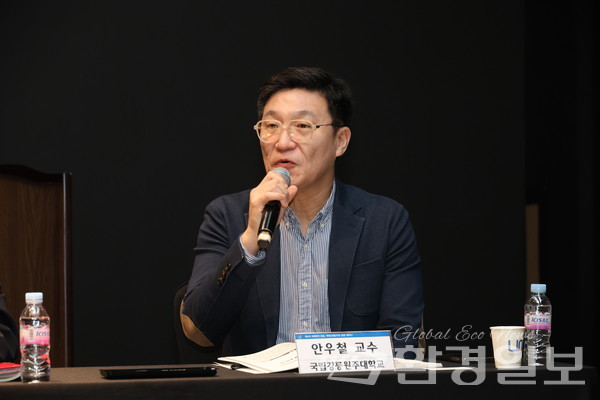 안우철 국립강릉원주대학교 교수는 강릉의 항만 물류 산업 발전을 위해 대학과 지자체의 협력, 인프라 구축, 전문 인력 양성의 중요성을 강조하며, 지역 기업의 경영 환경 개선이 필요하다고 밝혔다. /사진=박준영 기자