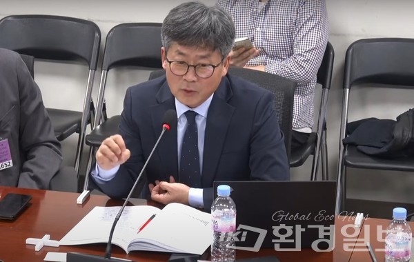 해당 토론회에서 염광희 독일 아고라에너지전환 선임연구원은 주민 수용성을 우선적으로 고려한다면 지자체 차원의 재생에너지 입지 가이드라인 마련이 보다 중요하다고 강조했다. /사진=온라인 캡처