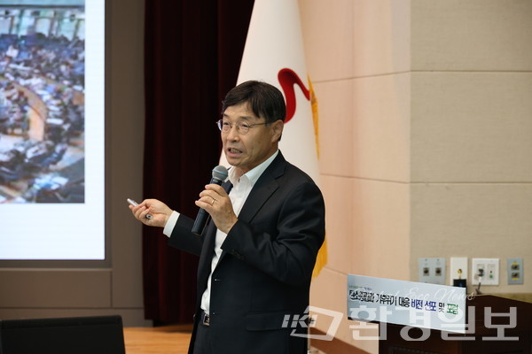 이덕배 농축생태환경연구소 대표는 논물 관리와 비료 사용 개선을 통한 메탄 및 아산화질소 저감이 탄소중립 농업의 핵심이라고 강조하며, 구체적 실행 방안으로 지원 확대와 저비료 농업 전환을 제시했다. /사진=박준영 기자