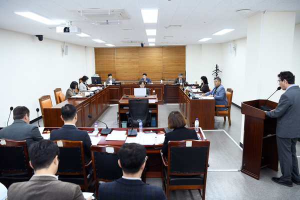 화성시의회 문화복지위원회 문화교육국 행정사무감사 전경 /사진제공=화성시의회
