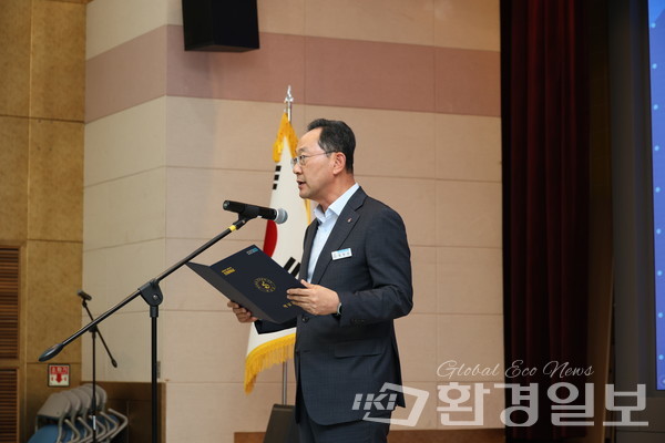 명현관 해남군수는 2030년까지 온실가스 40% 감축과 2050년 탄소중립 실현을 목표로 해남군의 탄소중립 비전을 선포했다. /사진=박준영 기자