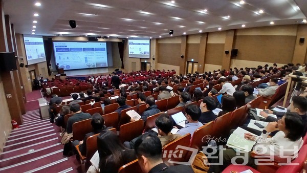 국회의원회관 대회의실에서 20일 개최된 전기차 캐즘 극복 위한 정책 방안 토론회 전경 /사진=김인성 기자