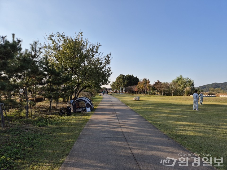 갯골생태공원처럼 자연스러운 환경친화적 나들이가 생겨야 한다. /사진=김태현 객원기자