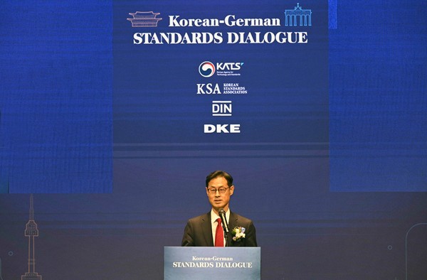 11월22일 서울 중구 신라호텔에서 열린 한독 표준협력포럼에서 개회사를 하고 있는 진종욱 산업통상자원부 국가기술표준원장