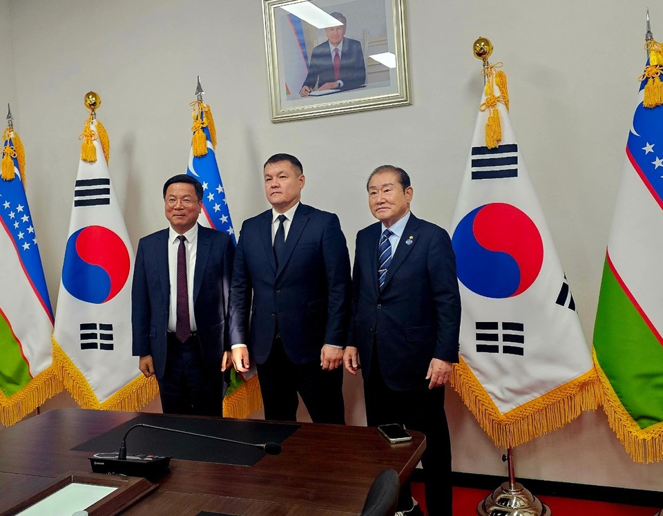 재단법인 피플이 11월 25일(월) 주한 우즈베키스탄 대사관에서 아만바이 오린바예프 카라칼팍스탄 공화국 최고위원회 의장을 비롯한 주요 관계자들과 면담을 진행했다. /사진제공=재단법인 피플