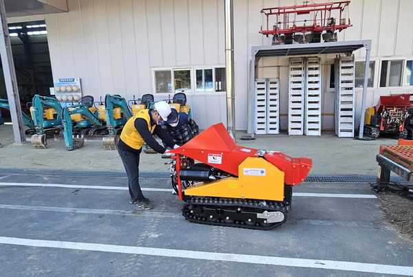 진주시, 농기계임대사업소 잔가지파쇄기 무상 임대 추진 /사진제공=진주시