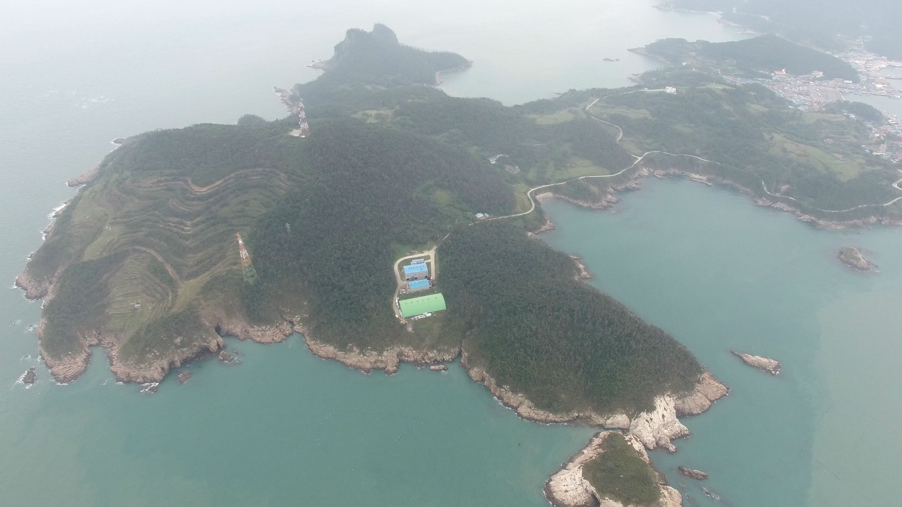 흑산공항 예정지. 이상돈 의원은 활주로 길이가 너무 짧아 안전성에서 큰 문제가 될 수 있다며 흑산도 공항 계획을 백지화 해야 한다고 주장한다. <자료제공=환경부>