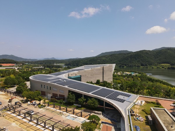 국립낙동강생물자원관은 태양광 발전설비를 구축해 올해 10월17일부터 운영을 시작했다. /사진제공=국립낙동강생물자원관 