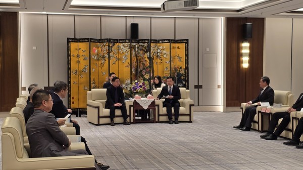 영암군 방문단이 중국 염성시 방문해 미래자동차 산업 육성 업무협약을 체결했다.  / 사진제공=영암군