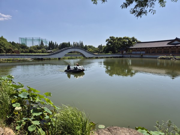 전주 덕진공원 전경 /사진제공=젠스