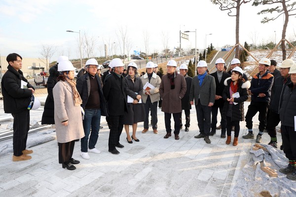 조미옥 의원, 황구지천 현장방문 /사진제공=수원시의회