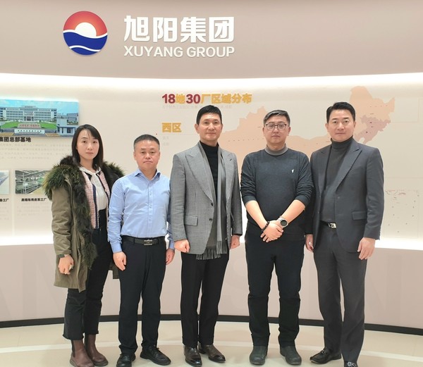 한중기업가협회의 이번 장춘 욱양그룹 방문은 2023년에 두번 방문을 포함해 세번째 방문이며, 이번엔 좀더 심도있는 대화를 나눴다고 밝혔다. 사진 왼쪽부터 장춘시 외사판공실 성혜, 한중기업가협회 북경지부 김동혁 부회장, 한중기업가협회 김정일 총재, 욱양그룹 위하이창 총경리, 한중기업가협회 임유섭 이사 /사진=환경일보DB