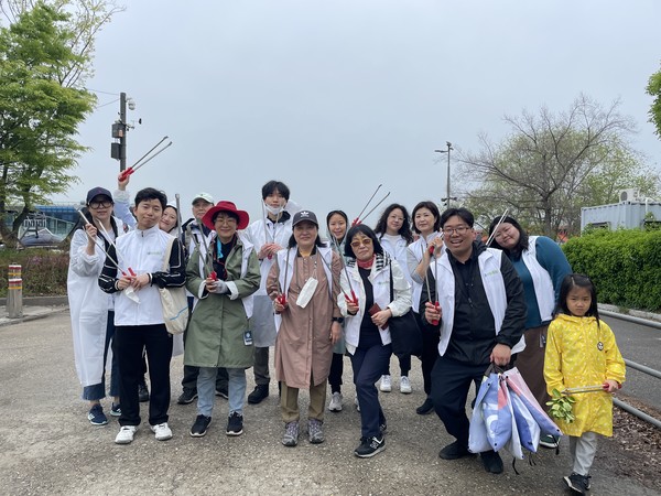 사단법인 녹색교통운동은 올해 4월부터 11월까지 시민 2867명과 함께 ‘움직이는 소나무’ 캠페인을 통해 122.2톤의 탄소를 감축했다고 밝혔다. /사진제공=사단법인 녹색교통운동