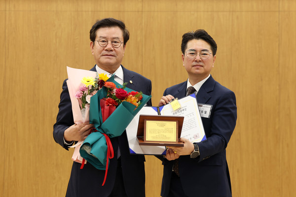 오산시의회, 이상복의장 기초의회부문 우수의정대상 수상 /사진제공=오산시의회