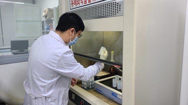 농산물 유해물질 검사 /사진제공=서울시농수산식품공사