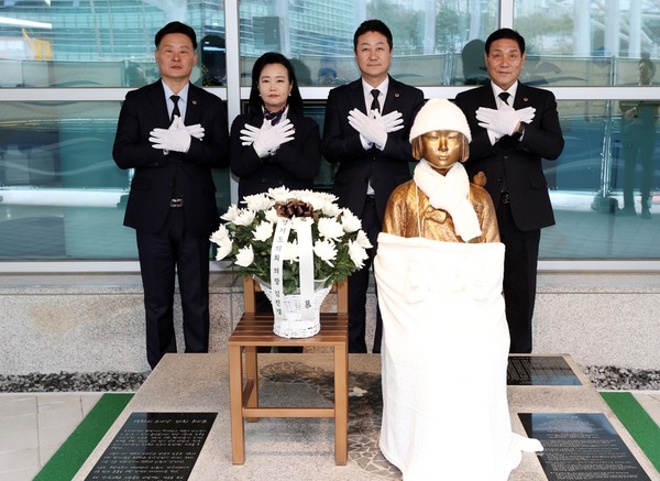 ‘평화의 소녀상 건립 6주년 추모식’ /사진제공=경기도의회