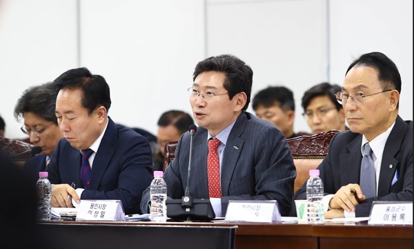 12일 진현환 국토교통부 1차관 주재 회의 용인의 철도 인프라 확충 중요성 설명 /사진제공=용인시