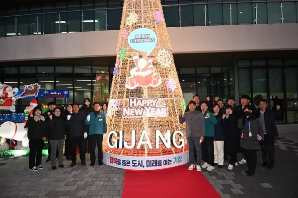 군은 12월13일 '2024년 성탄트리 점등식'을 진행했다. /사진제공=기장군