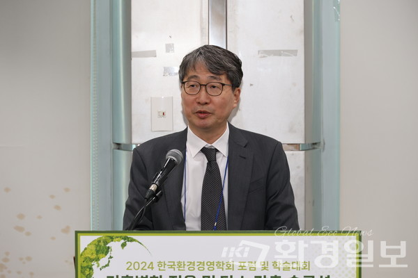 황용우 한국환경경영학회장은 이번 포럼으로 한국형 지속가능성 기준을 모색하고 기업과 정부, 학계가 협력하길 바란다고 밝혔다. /사진=박준영 기자