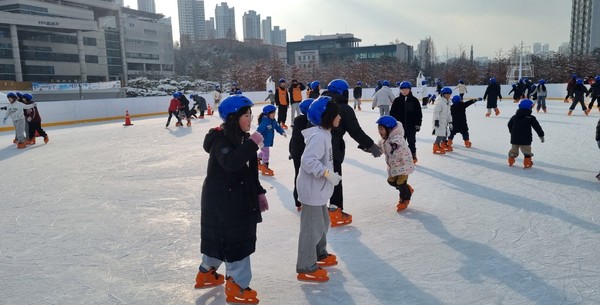 경기도청 북부청사, 경기평화광장 스케이트장 개장 /사진제공=경기도