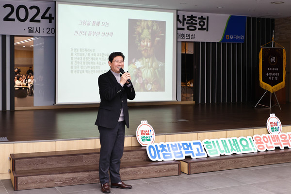 이상일 시장, 포곡농협 주부대학 졸업생 미술 특강 /사진제공=용인시