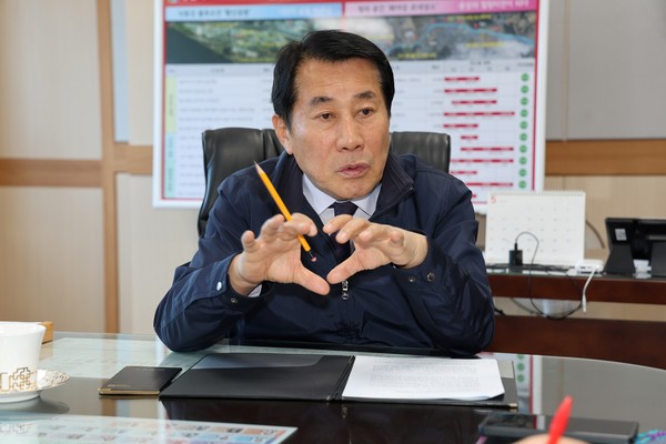 2025년 새해를 맞아 신년 인사말을 전하는 나동연 양산시장 /사진자료=양산시 