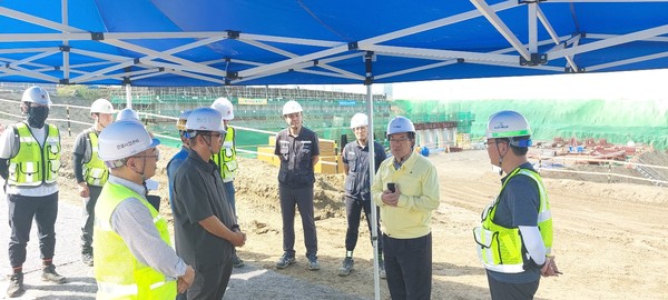 인천경제청과 한국산업안전보건공단이 현장 점검을 하고있다. /사진제공=경제청