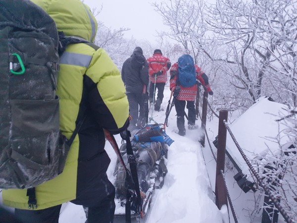 국립공원 구조대 탐방객 구조 /사진제공=국립공원공단