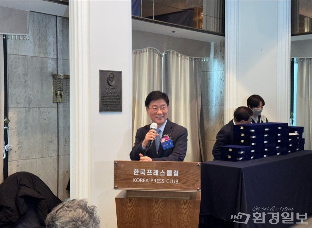 최재철 국립강릉원주대 교수가 심사위원장 총평을 하고 있다. /사진=박준영 기자