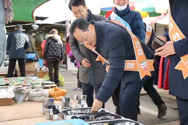 공직자 전통시장 장보기 캠페인 / 사진제공=해남군