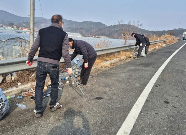 주요관광지 나들목 구간 대상 환경정비 활동 /사진제공=경주시