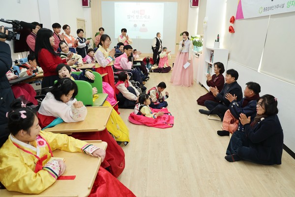 하은호 군포시장 사회복지시설 9개소에 위문금 전달하고 명절 인사 나눠  /사진제공=군포시