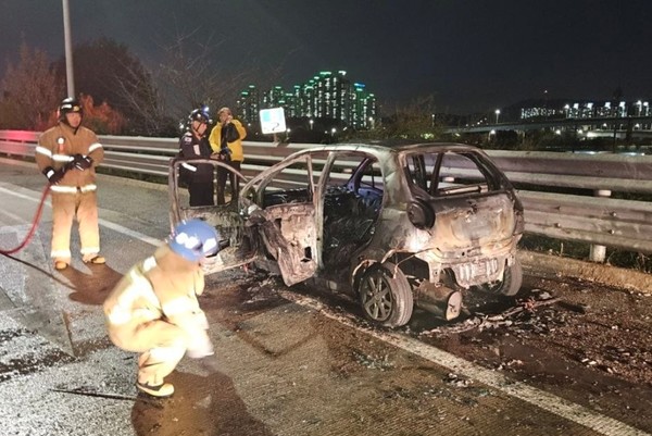 설 연휴 특별교통대책 기간 동안 전국의 교통사고 일 평균 발생건수는 231.3건으로 전년(383.6건) 대비 39.7% 감소했고, 일 평균 사망자 수도 3.6명으로 전년(4.4명) 대비 18.2% 감소했다. /사진제공=수원남부소방서