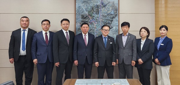 선양시 대표단이 성남시청을 방문하여 행정기획조정실장과 면담 /사진제공=성남시