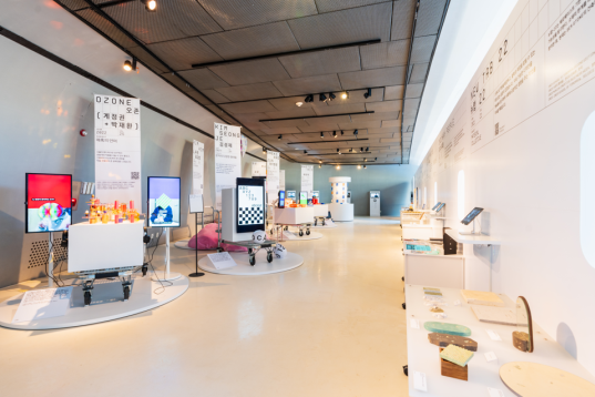 'DDP 10주년 기념 오픈큐레이팅 아카이브' 전시 전경 /사진제공=서울디자인재단