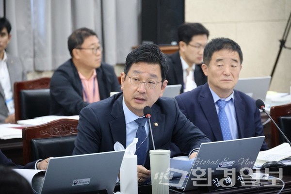 국회 환경노동위원회 소속 더불어민주당 김태선 의원