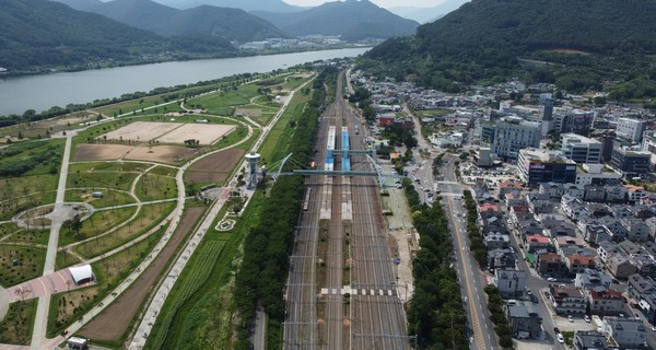 곽종포 의장은 "2023년 12월29일부터 양산 시민의 오랜 숙원인 물금역 KTX 정차가 시행돼 서울에서 3시간이면 양산에 도착하는 이점을 활용해 양산 랜드마크 조성에 집중해야 한다"고 밝혔다. /사진제공=양산시의회