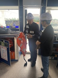 여객선 국민안전감독관 구명조끼점검 /사진제공=해양수산부